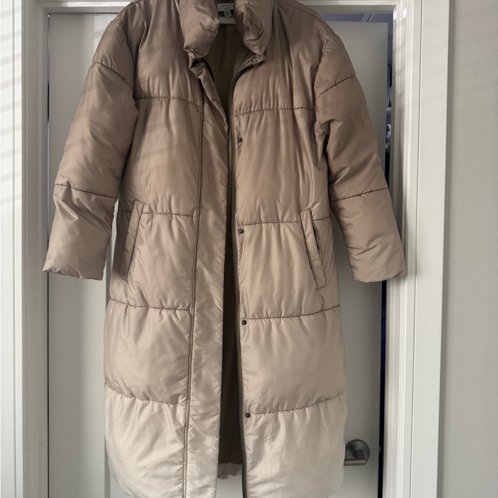 Busayo collective Women's beige ombré  Puffer Coat